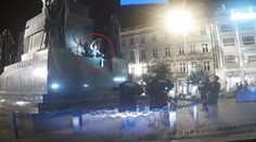 Drama v centru Prahy! Agresivní žena se poprala se strážníky!