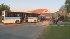 VIDEO: Deset zraněných po srážce kamionu s autobusem