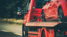 Češi jezdí ve vracích. Každé páté dovezené auto je havarované!