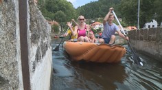 České řeky zaplnili vodáci, záchranáři jsou v pozoru