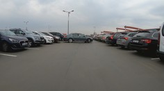 Reportéři objeli pražská P+R parkoviště. Beznadějně plno, odhalili ale jeden paradox