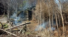 Požár v národním parku České Švýcarsko. Opilí turisté měli odpalovat pyrotechniku