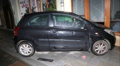 Muž měl úmyslně najet do skupiny lidí. Policie ho obvinila ze tří trestných činů