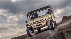 Toyota BXD10 je něco něco japonský Hummer. Právě teď na prodej!