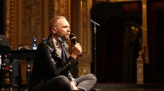 Známý režisér překvapil. "Nejsem gay, ale heterosexuální žena!" napsal