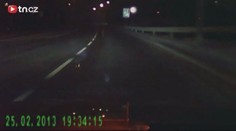 VIDEO: Agresora za volantem popadl amok, vybrzdil nadměrný náklad