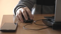 Útokům kyberšmejdů dokáže odolávat čím dál více lidí