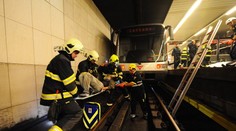 Dva sražení metrem během pár minut! Muž přežil, žena zemřela