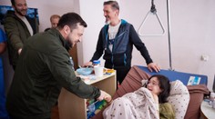 Káťa (16) se vrhla před brášku, schytala několik kulek. Zelenskyj ji rozplakal