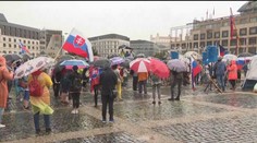 Provoz v centru Bratislavy blokovali odpůrci očkování, zasáhli těžkooděnci