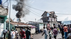 Při srážce přeplněného autobusu s cisternou uhořelo v africkém Kongu 33 lidí