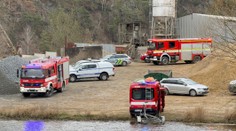 Na přehradě u Prahy se převrátila loď se sedmi lidmi. Jeden člověk se utopil