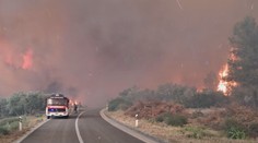 Chorvatská Korčula je v plamenech. Obří požár rozpoutaly údery blesku