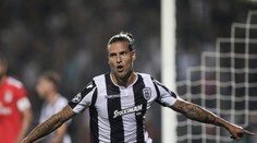 Fotbalista místo karantény popíjel na baru, dostal domácí vězení
