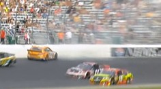 Stařík (72) jezdí NASCAR! Měl ztrátu 15 kol a sejmul favorita