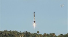 Starhopper v kouli ohně poprvé poskočil, k ISS míří použitý Dragon. VIDEO