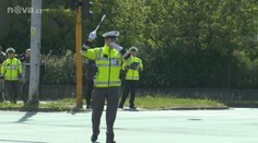 Jak to vypadá, když policisté řídí dopravu ručně?
