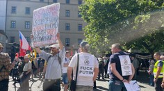 Konflikt před Sněmovnou: Pustili se do sebe odpůrci dohody s USA a motorkáři