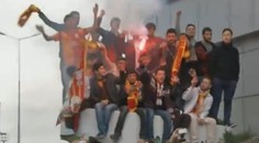 VIDEO: Vítej v pekle! Turečtí fanoušci přivítali Sneijdera