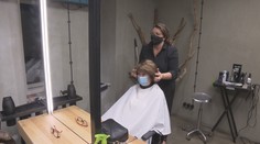 Otevřeno do rána! Kadeřnictví v noci praskala ve švech! VIDEO