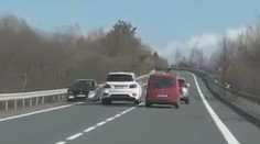 VIDEO: Agresor v obřím SUV si vynucoval předjíždění. Řidiče tlačil až za krajnici
