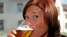 Poslanci hrozí: Zakážeme alkohol na dětských akcích i na fotbale!