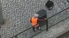 Při bitce zůstala na zemi peněženka. Hbitý pokus o krádež zachytila kamera