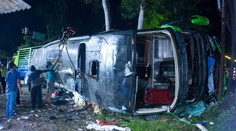 Děsivý návrat z maturitní oslavy. Autobusu selhaly brzdy, 11 mrtvých