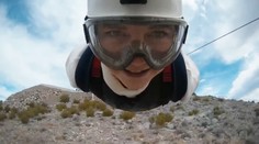 Mladé moderátorky Expertů na cestách se nebojí ničeho. Ani sjet hlavou dolů ze skály