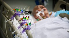 Lékařce v nemocnici umíral otec na Covid-19, nemohla ho ani obejmout