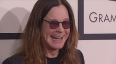 Ozzy Osbourne by byl pyšný. Vnouček taky ukousl hlavu netopýrovi