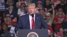 Účást na mítínku Trumpa byla bídná. Koronavirus označil jako "kung-flu"