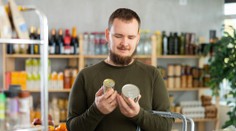 Řetězec stahuje z prodeje dvě balení masa. Vraťte je do konce června, žádá