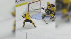 Český brankář ohromil NHL! Špičkou hokejky zabránil jasnému gólu