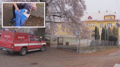 Školní šatny v plamenech: Hasiči evakuovali přibližně stovku dětí