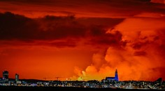 Nebe nad Islandem se zbarvilo doruda. Zasáhla ho zatím nejsilnější erupce