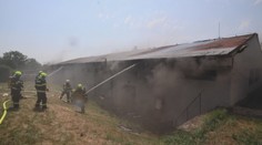 Na Královéhradecku hořela autodílna a drůbežárna. Škody jdou do milionů