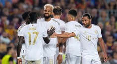 Bayern nasázel Barceloně tři góly. Hložek asistoval při remíze Leverkusenu