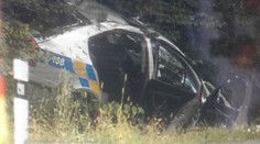 Autobus u Nymburka smetl auto policie! Pro zraněné letěl vrtulník