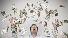 Místo běžné výplaty dostal čtyři miliony. Zaměstnanec zmizel i s penězi