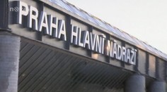 Na hlavním nádraží je bomba, napsal anonym. Jenže na kterém?
