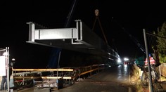 Bagr poničil most na dálnici D5: V noci ho znovu stavěli! GALERIE