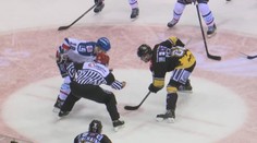VIDEO: Parádní kousek! Někdy se stane, že je potřeba přihrát hůl!