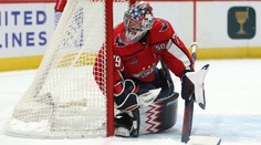 Kuriózní moment v NHL. Brankář Washingtonu si dal nevídaný vlastní gól