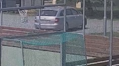 Muž ukradl jinému nastartované auto. Daleko neujel, policie ho vzápětí dopadla