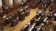Sněmovnu paralyzují obstrukce. Piráti přišli s návrhem na omezení projevů