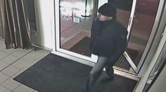 Lupiči selhala zbraň a nedostal peníze, tak utekl. Poznáváte ho?