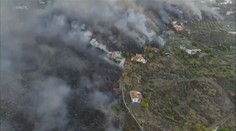 Sopka na ostrově La Palma stále chrlí toxický popel, úřady nařídily lockdown