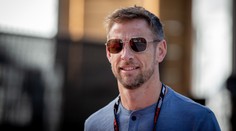Bývalý šampion F1 se vrací k závodění. Prý se zavázal na celou sezonu