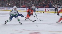 Jašek si říká o NHL! Dostal šanci ve Vancouveru a hned skóroval!